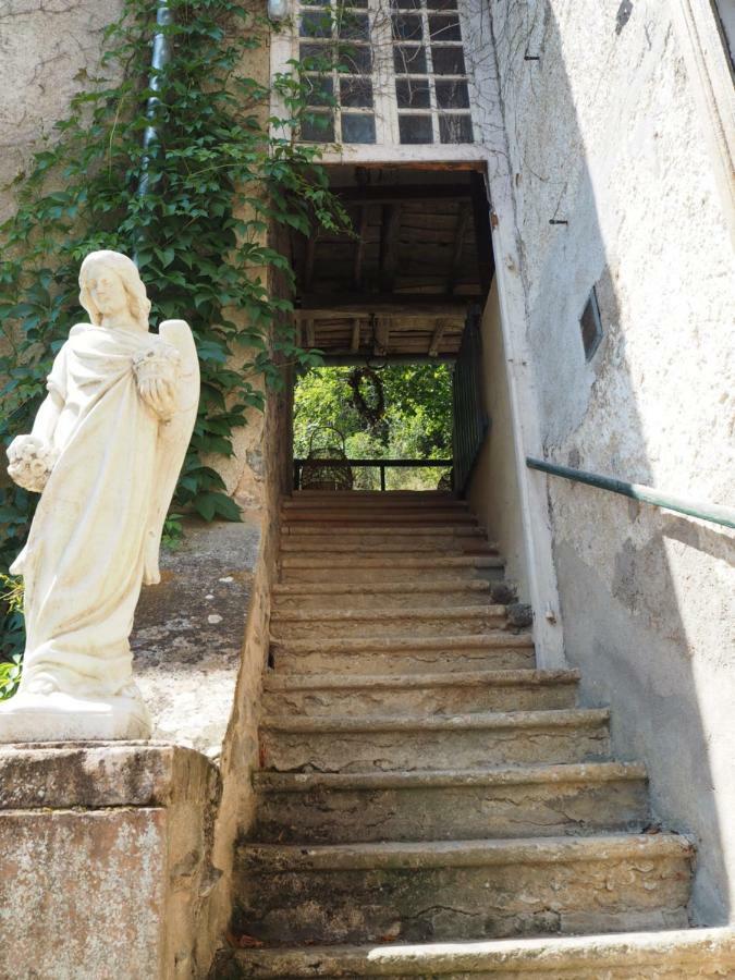 Le Chatel En Beaujolais Valsonne Esterno foto